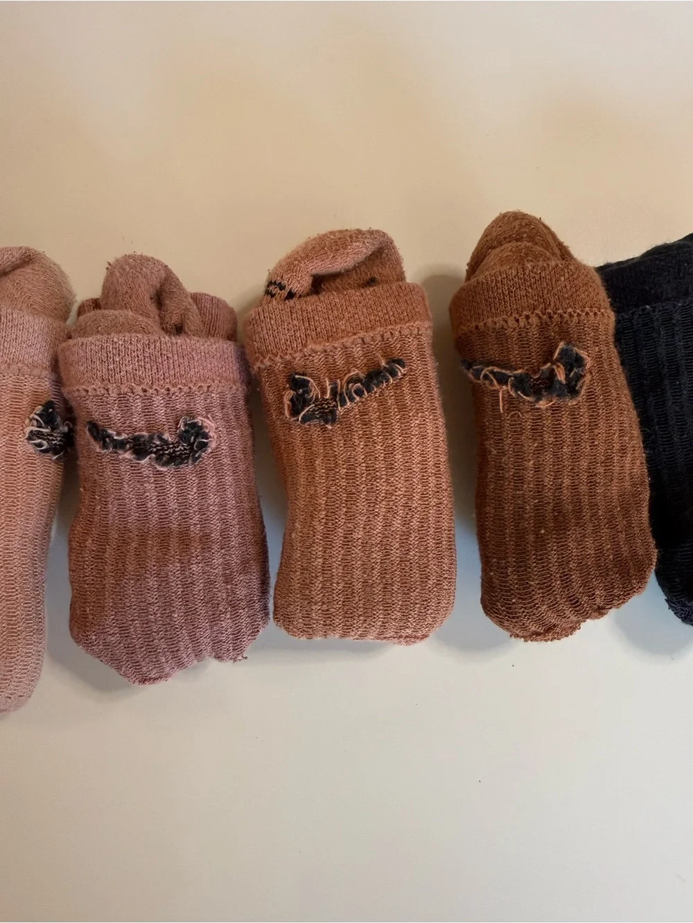 Nike 7-Pack Ribbed Socks in Cream, Pink, Brown, and Black